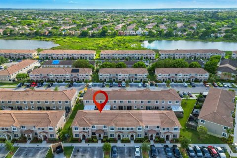 Townhouse in Homestead, Florida 3 bedrooms, 120.96 sq.m. № 1689227 - photo 20