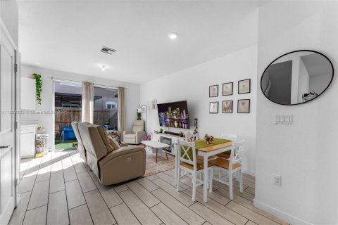 Townhouse in Homestead, Florida 3 bedrooms, 120.96 sq.m. № 1689227 - photo 3