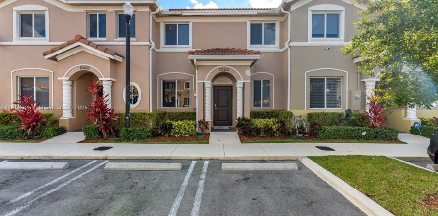 Townhouse in Homestead, Florida 3 bedrooms, 120.96 sq.m. № 1689227