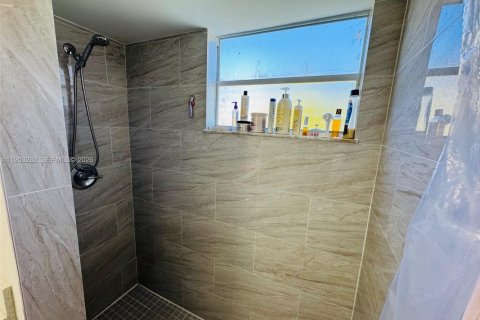 Villa ou maison à vendre à Cutler Bay, Floride: 4 chambres, 182.74 m2 № 2007575 - photo 16