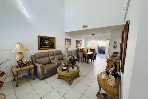 Villa ou maison à vendre à Cutler Bay, Floride: 4 chambres, 182.74 m2 № 2007575 - photo 30