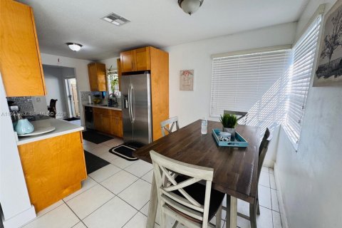 Villa ou maison à vendre à Cutler Bay, Floride: 4 chambres, 182.74 m2 № 2007575 - photo 3