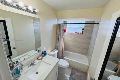 Villa ou maison à vendre à Cutler Bay, Floride: 4 chambres, 182.74 m2 № 2007575 - photo 9