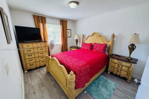 Villa ou maison à vendre à Cutler Bay, Floride: 4 chambres, 182.74 m2 № 2007575 - photo 14