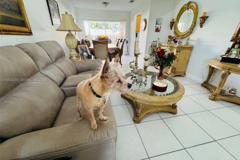 Villa ou maison à vendre à Cutler Bay, Floride: 4 chambres, 182.74 m2 № 2007575 - photo 28