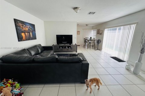 Villa ou maison à vendre à Cutler Bay, Floride: 4 chambres, 182.74 m2 № 2007575 - photo 27