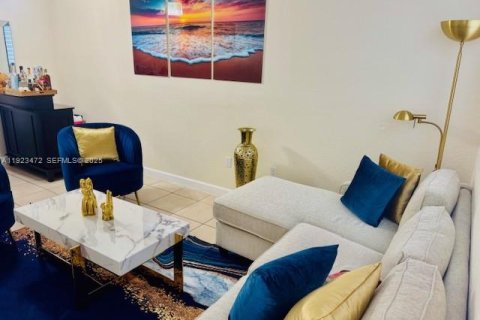 Condominio en venta en Homestead, Florida, 3 dormitorios, 108.32 m2 № 1982722 - foto 2