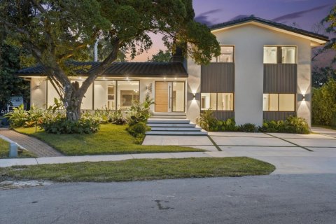 Casa en venta en Miami, Florida, 5 dormitorios, 349.31 m2 № 2246661 - foto 3