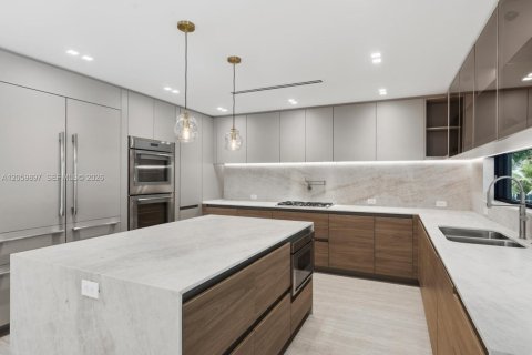 Casa en venta en Miami, Florida, 5 dormitorios, 349.31 m2 № 2246661 - foto 21