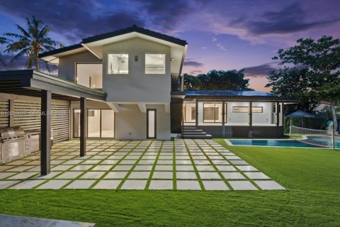 Casa en venta en Miami, Florida, 5 dormitorios, 349.31 m2 № 2246661 - foto 11