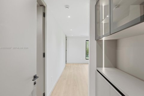 Casa en venta en Miami, Florida, 5 dormitorios, 349.31 m2 № 2246661 - foto 28