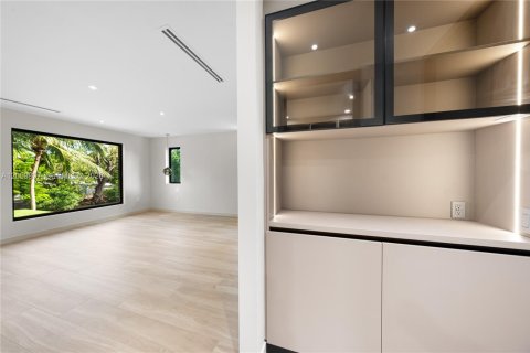 Casa en venta en Miami, Florida, 5 dormitorios, 349.31 m2 № 2246661 - foto 29