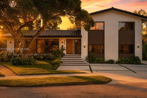 Casa en venta en Miami, Florida, 5 dormitorios, 349.31 m2 № 2246661 - foto 4