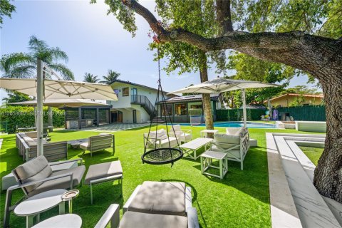Casa en venta en Miami, Florida, 5 dormitorios, 349.31 m2 № 2246661 - foto 9