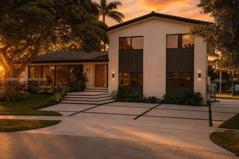 Casa en venta en Miami, Florida, 5 dormitorios, 349.31 m2 № 2246661 - foto 2