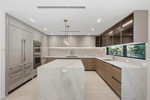 Casa en venta en Miami, Florida, 5 dormitorios, 349.31 m2 № 2246661 - foto 20
