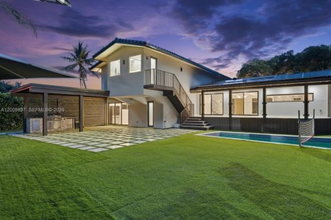 Casa en venta en Miami, Florida, 5 dormitorios, 349.31 m2 № 2246661 - foto 5