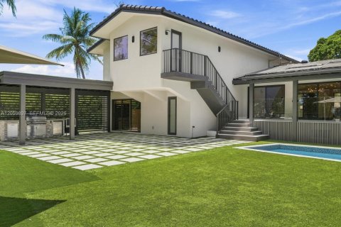 Casa en venta en Miami, Florida, 5 dormitorios, 349.31 m2 № 2246661 - foto 10