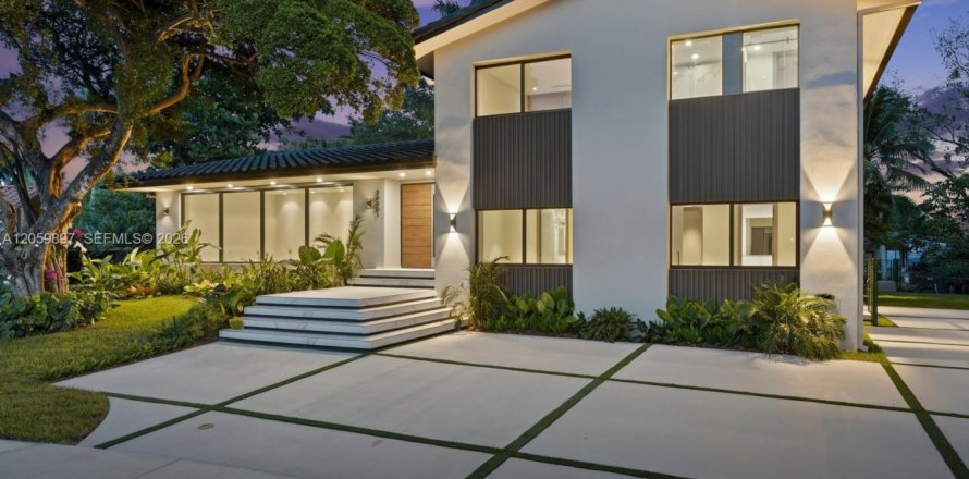 Casa en Miami, Florida 5 dormitorios, 349.31 m2 № 2246661