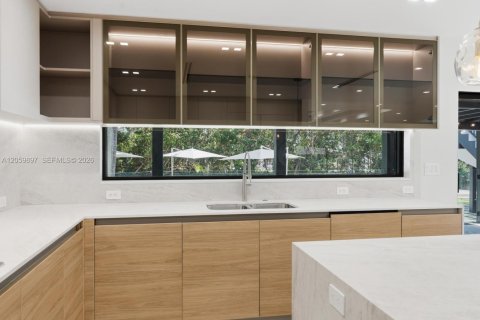 Casa en venta en Miami, Florida, 5 dormitorios, 349.31 m2 № 2246661 - foto 24