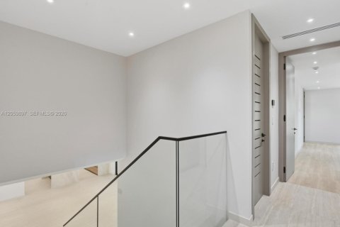 Casa en venta en Miami, Florida, 5 dormitorios, 349.31 m2 № 2246661 - foto 26