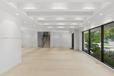 Casa en venta en Miami, Florida, 5 dormitorios, 349.31 m2 № 2246661 - foto 18