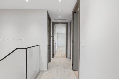 Casa en venta en Miami, Florida, 5 dormitorios, 349.31 m2 № 2246661 - foto 27