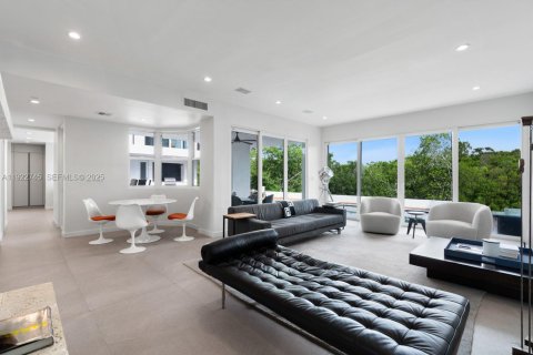 Casa en venta en Coral Gables, Florida, 6 dormitorios, 678.19 m2 № 1977170 - foto 13