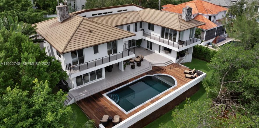 Casa en Coral Gables, Florida 6 dormitorios, 678.19 m2 № 1977170