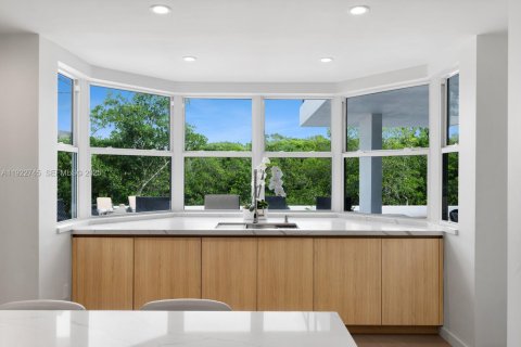 Casa en venta en Coral Gables, Florida, 6 dormitorios, 678.19 m2 № 1977170 - foto 10