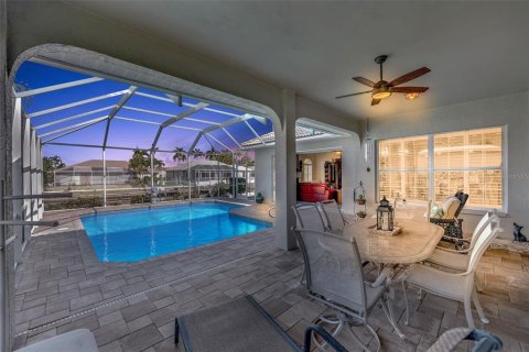 House in Cape Coral, Florida 3 bedrooms, 214.79 sq.m. № 1855536 - photo 2