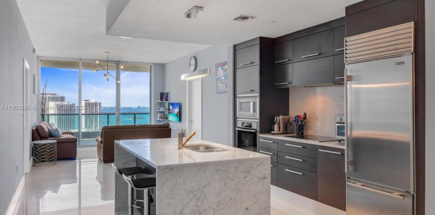 Кондоминиум с 2 спальнями в Майами, Флорида № 1955220