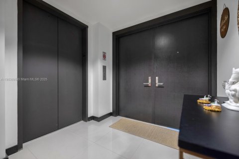 Купить кондоминиум в Майами, Флорида 2 спальни, 134.71м2, № 1955220 - фото 11