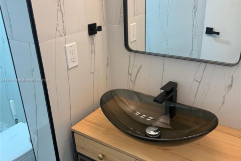 Купить кондоминиум в Форт-Лодердейл, Флорида 1 спальня, 52.68м2, № 1956851 - фото 12