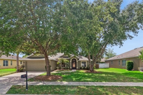 House in Eustis, Florida 3 bedrooms, 194.72 sq.m. № 2138628