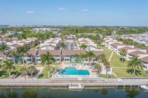 Condo in Merrit Island, Florida, 2 bedrooms  № 1872862 - photo 30