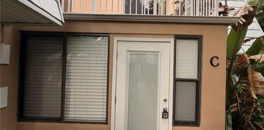 Condo à New Smyrna Beach, Floride, 2 chambres  № 2329630