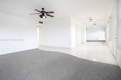 Copropriété à vendre à Pembroke Pines, Floride: 2 chambres, 86.68 m2 № 2025725 - photo 16