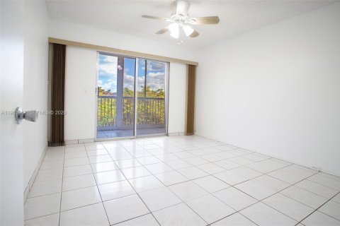 Copropriété à vendre à Pembroke Pines, Floride: 2 chambres, 86.68 m2 № 2025725 - photo 30