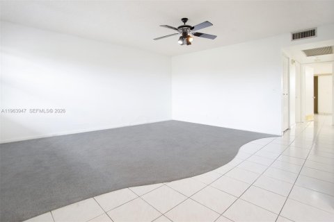Copropriété à vendre à Pembroke Pines, Floride: 2 chambres, 86.68 m2 № 2025725 - photo 15