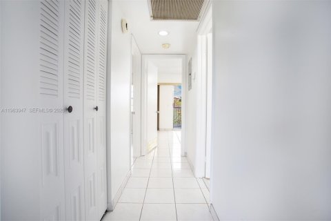 Copropriété à vendre à Pembroke Pines, Floride: 2 chambres, 86.68 m2 № 2025725 - photo 19
