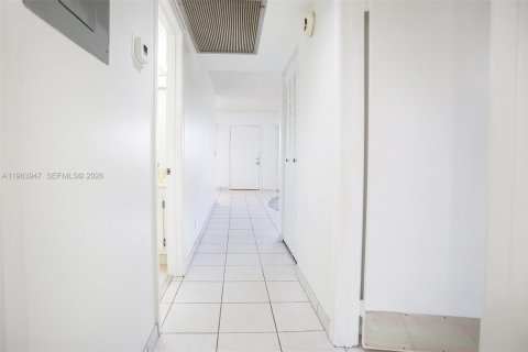 Copropriété à vendre à Pembroke Pines, Floride: 2 chambres, 86.68 m2 № 2025725 - photo 20