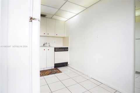 Copropriété à vendre à Pembroke Pines, Floride: 2 chambres, 86.68 m2 № 2025725 - photo 12