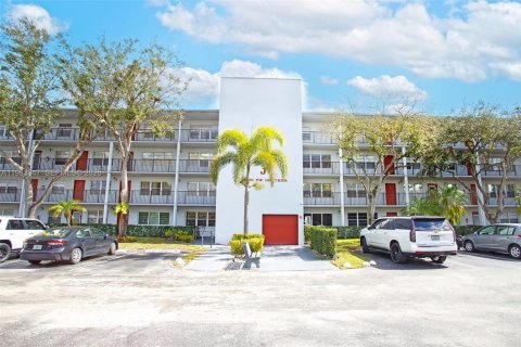 Copropriété à vendre à Pembroke Pines, Floride: 2 chambres, 86.68 m2 № 2025725 - photo 2