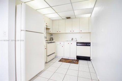 Copropriété à vendre à Pembroke Pines, Floride: 2 chambres, 86.68 m2 № 2025725 - photo 10