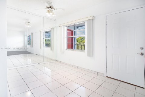 Copropriété à vendre à Pembroke Pines, Floride: 2 chambres, 86.68 m2 № 2025725 - photo 5