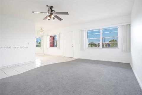 Copropriété à vendre à Pembroke Pines, Floride: 2 chambres, 86.68 m2 № 2025725 - photo 17