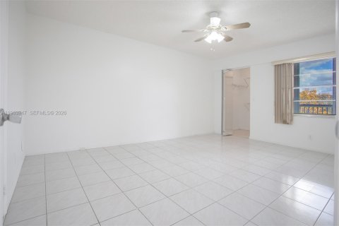 Copropriété à vendre à Pembroke Pines, Floride: 2 chambres, 86.68 m2 № 2025725 - photo 23