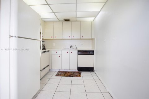 Copropriété à vendre à Pembroke Pines, Floride: 2 chambres, 86.68 m2 № 2025725 - photo 11