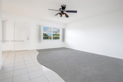 Copropriété à vendre à Pembroke Pines, Floride: 2 chambres, 86.68 m2 № 2025725 - photo 18